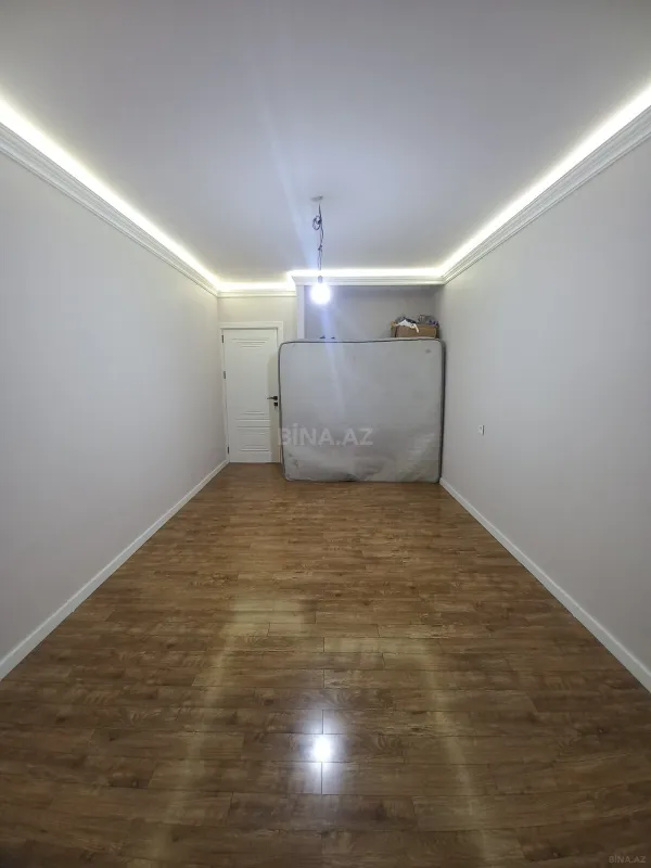 Satılır 4 otaqlı mənzil 120 m²