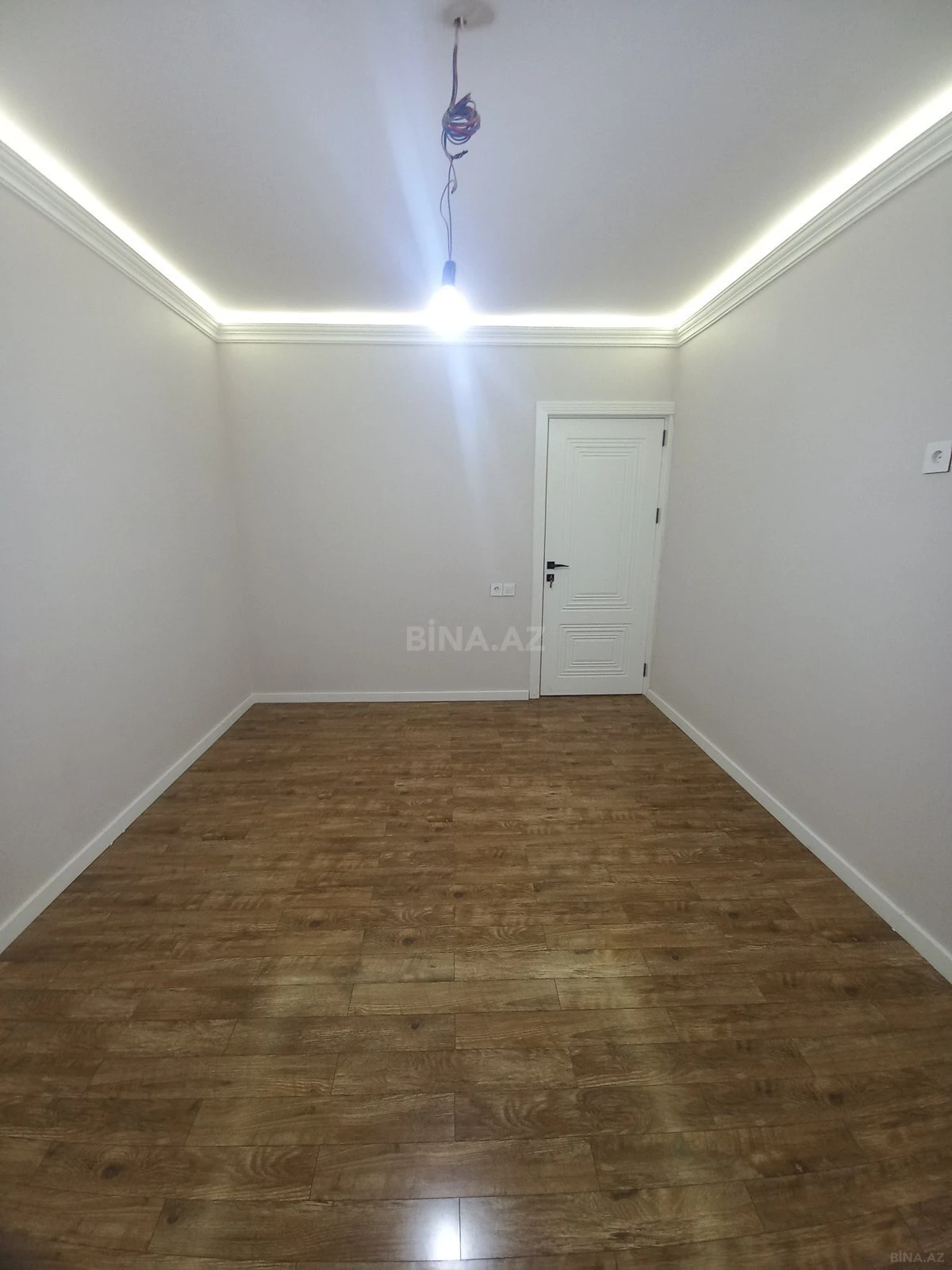 Satılır 4 otaqlı mənzil 120 m²
