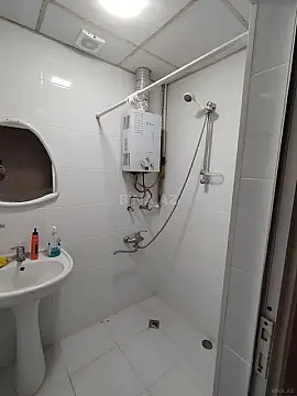 Kirayə verilir 4 otaqlı mənzil 172 m²