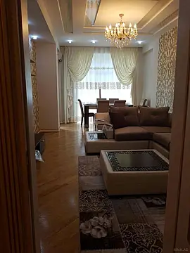 Kirayə verilir 2 otaqlı mənzil 87 m²