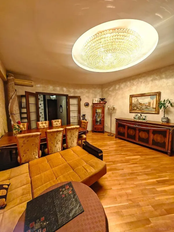 Satılır 3 otaqlı mənzil 115 m²