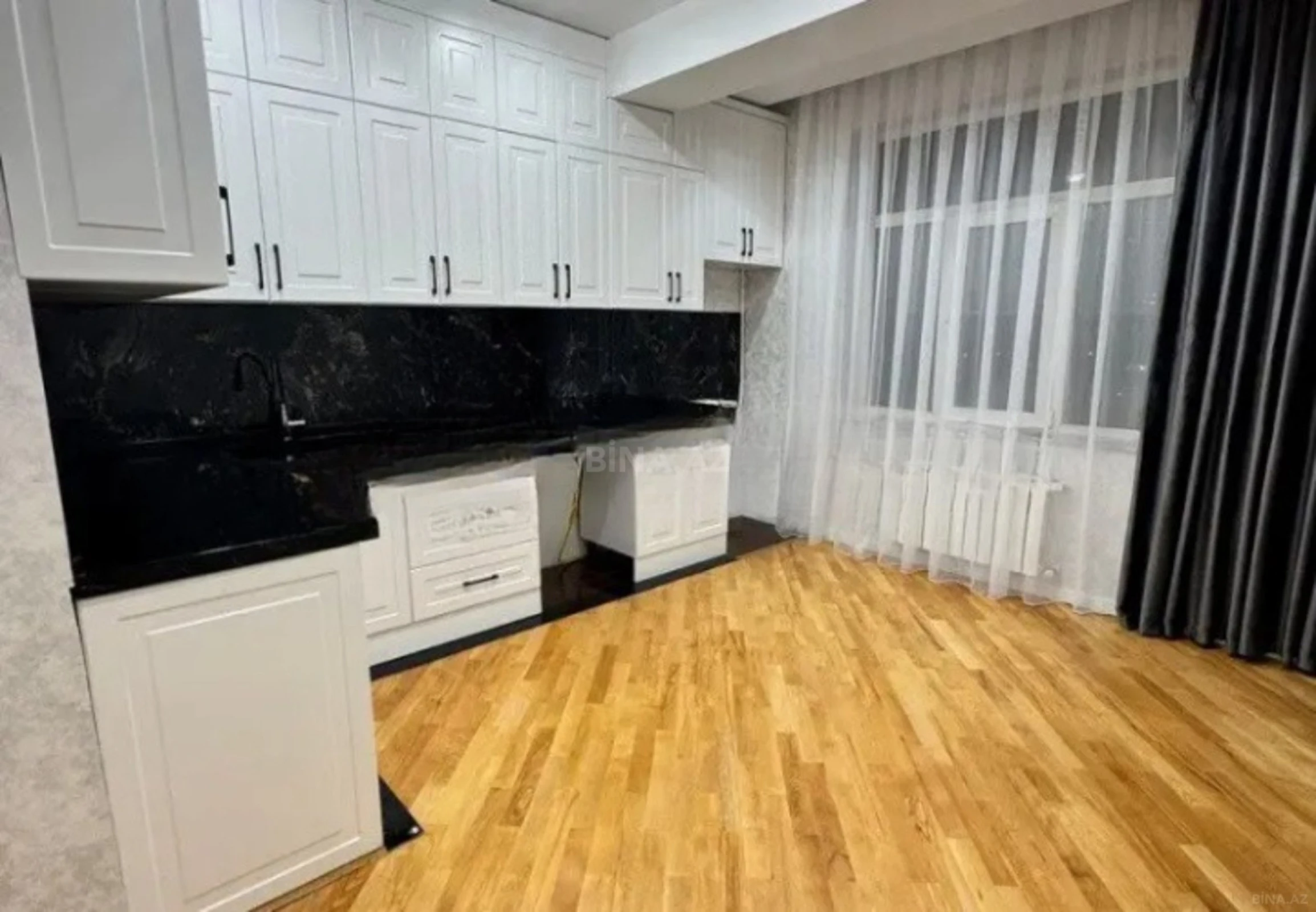 Satılır 4 otaqlı mənzil 156 m²