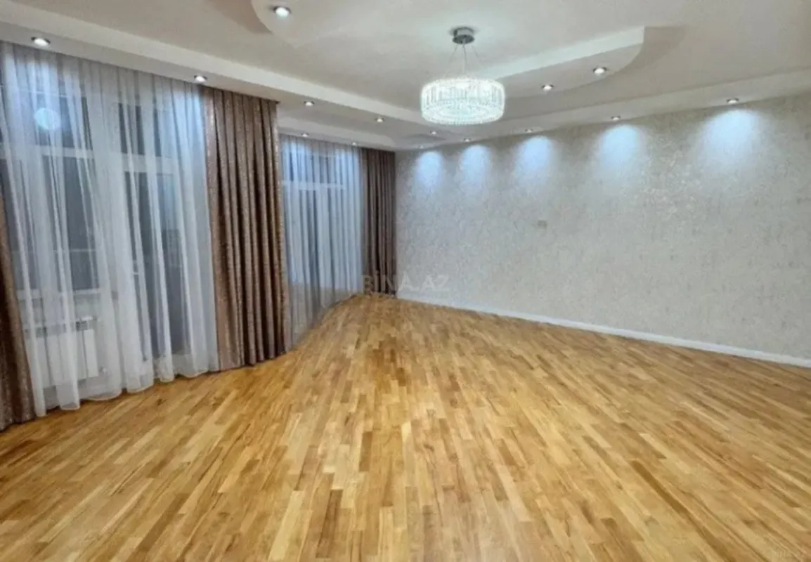 Satılır 4 otaqlı mənzil 156 m²