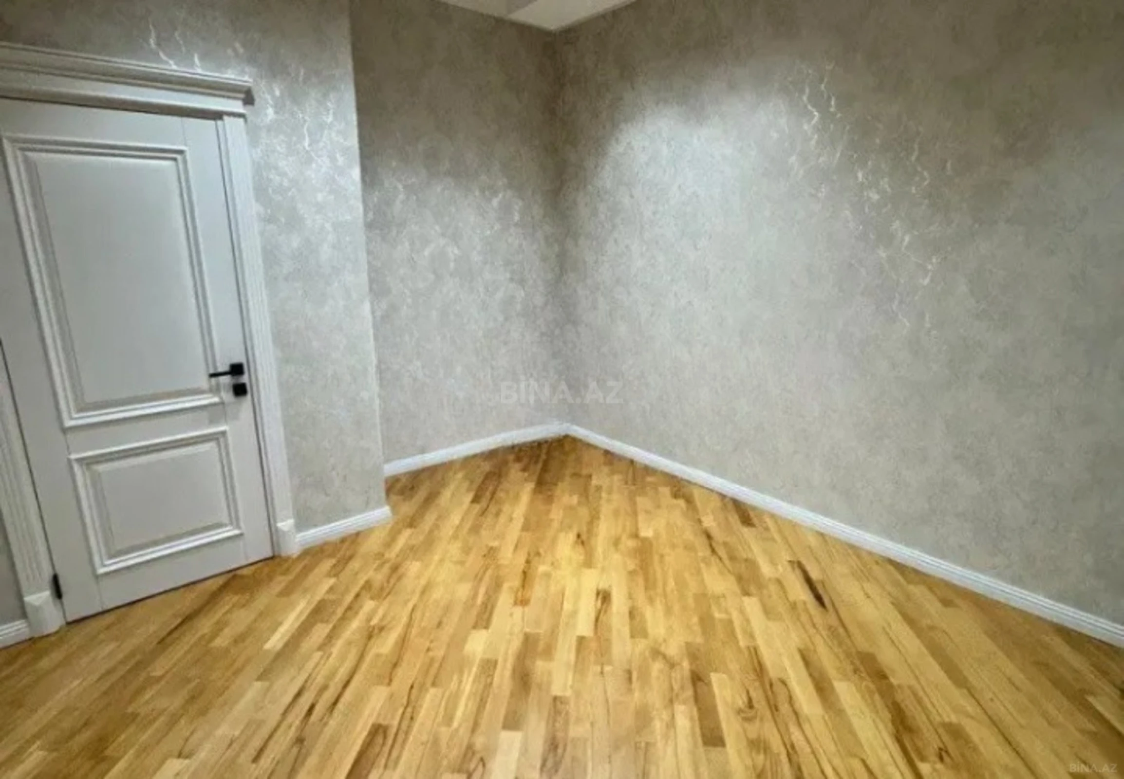 Satılır 4 otaqlı mənzil 156 m²