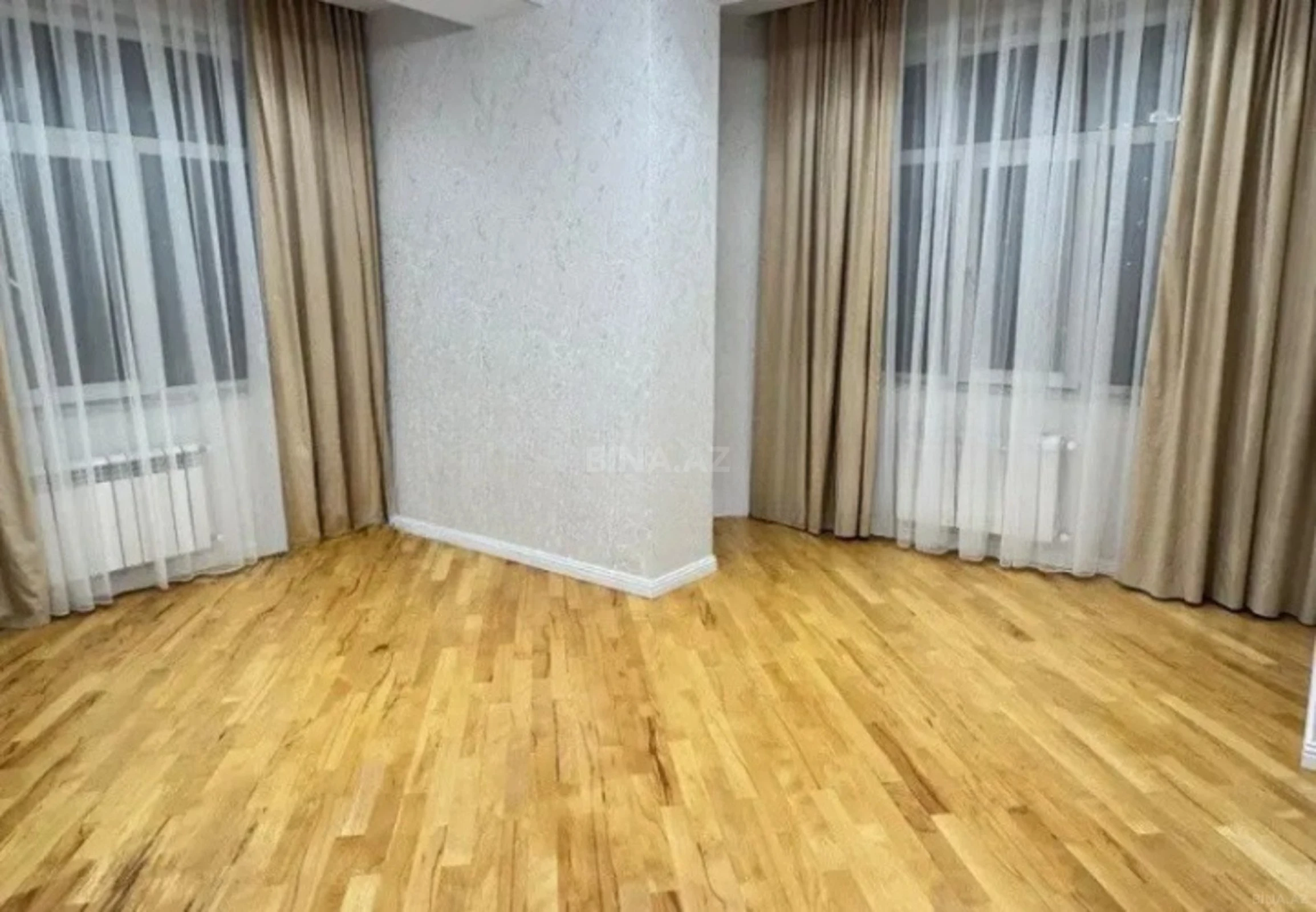 Satılır 4 otaqlı mənzil 156 m²