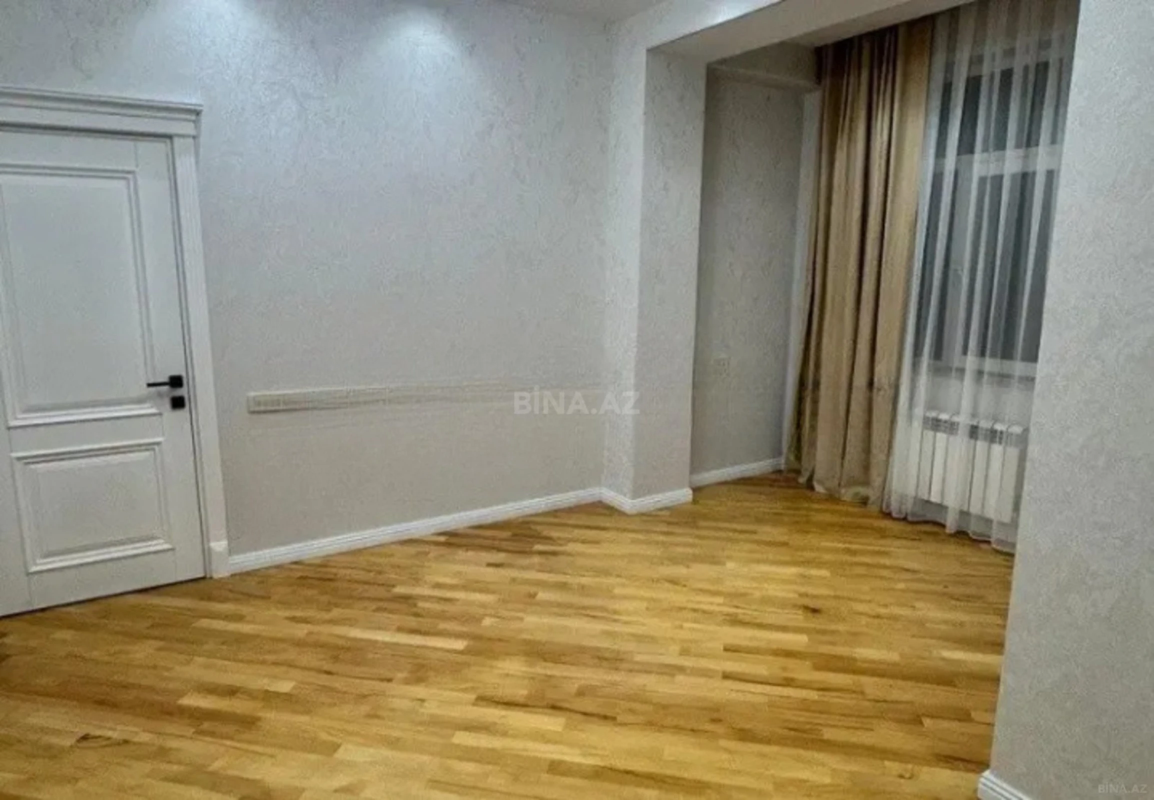 Satılır 4 otaqlı mənzil 156 m²