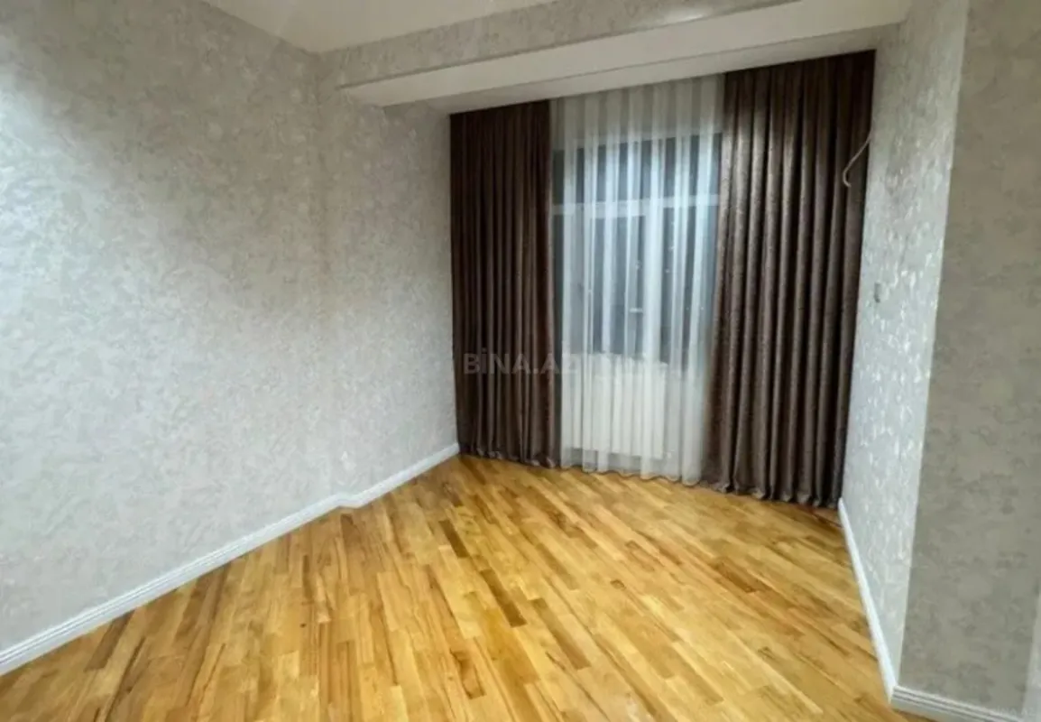 Satılır 4 otaqlı mənzil 156 m²
