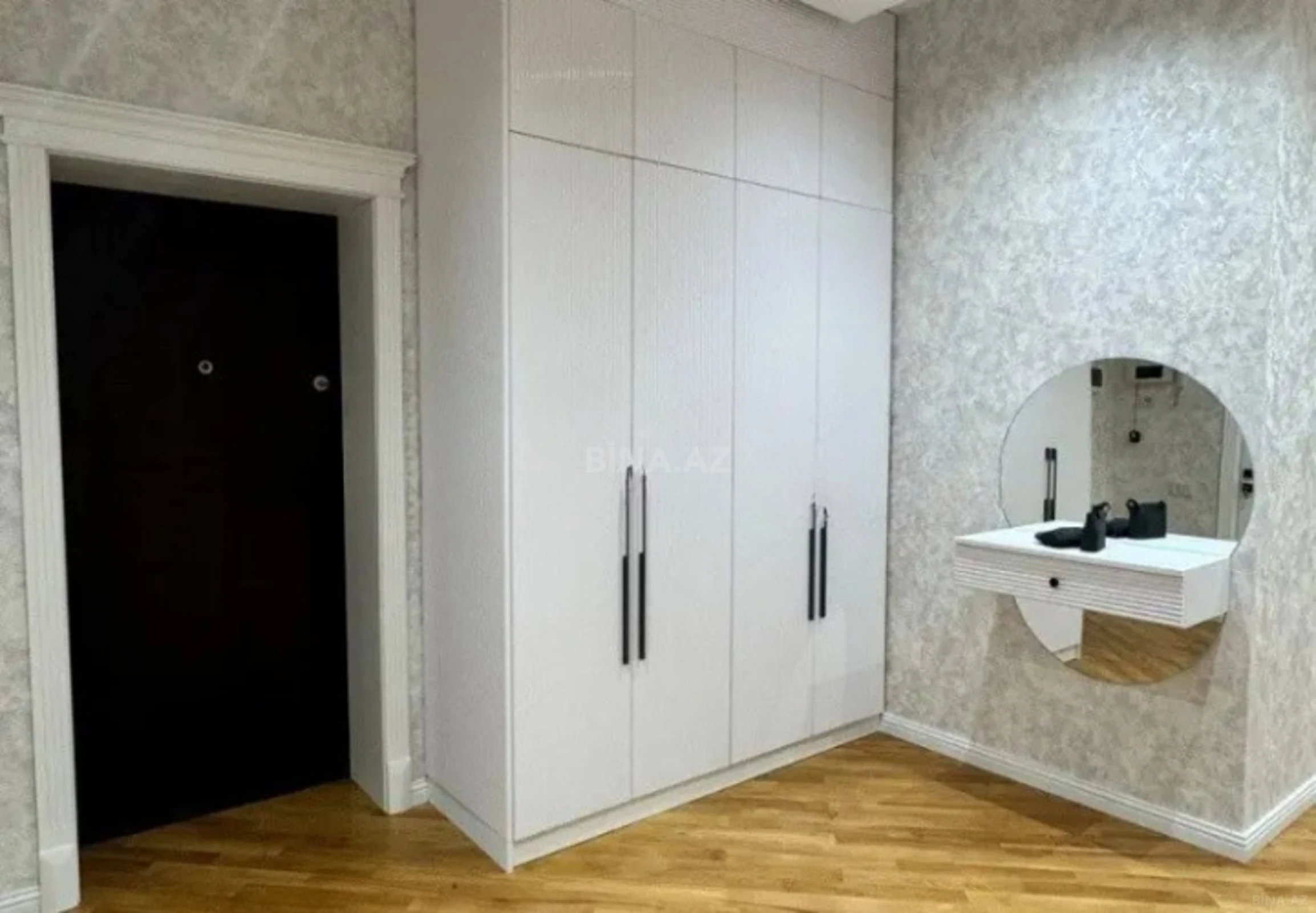 Satılır 4 otaqlı mənzil 156 m²
