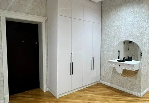 Satılır 4 otaqlı mənzil 156 m²