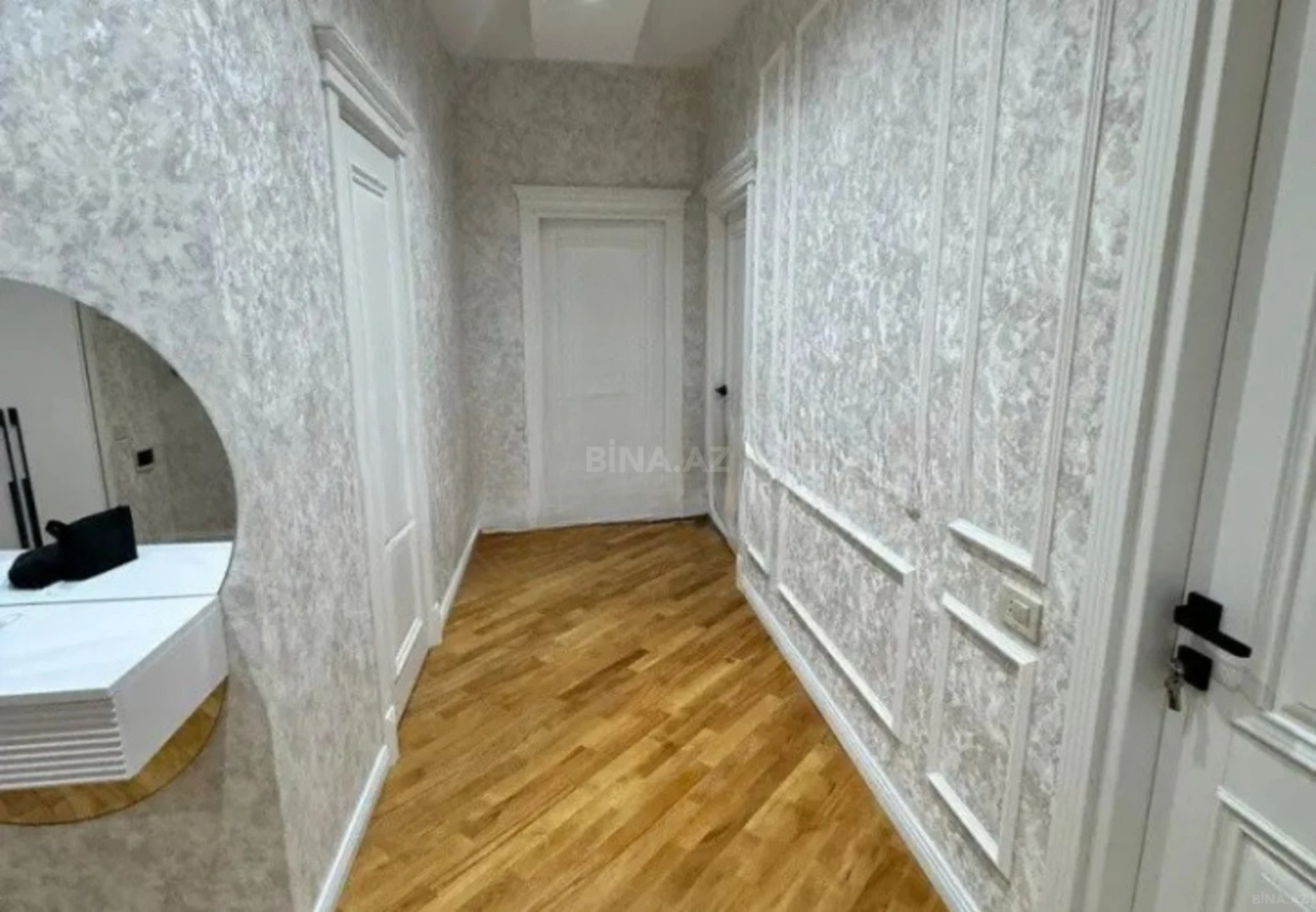 Satılır 4 otaqlı mənzil 156 m²