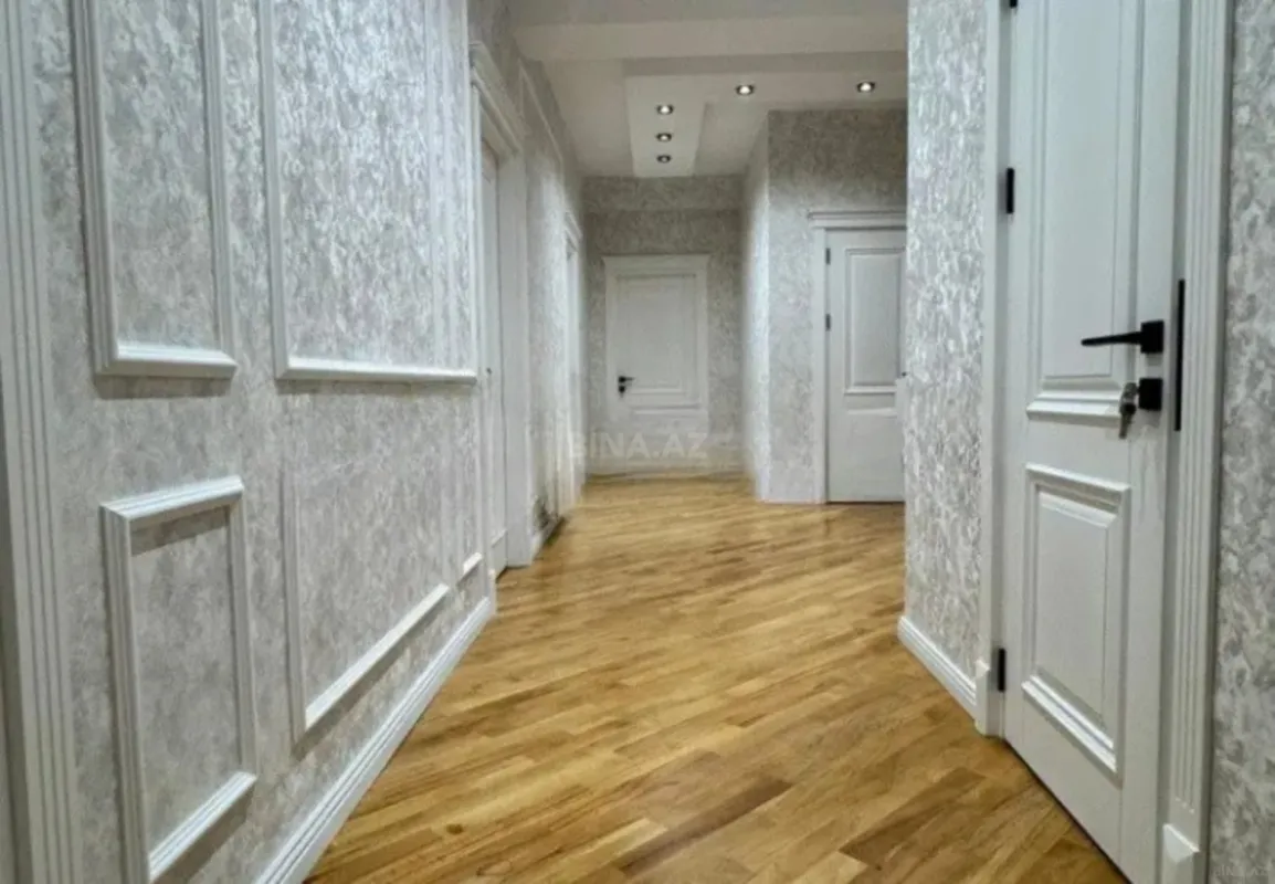 Satılır 4 otaqlı mənzil 156 m²