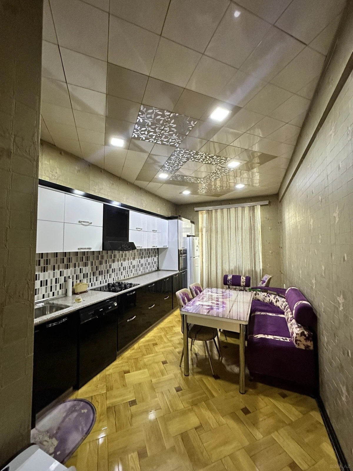 Kirayə verilir 3 otaqlı mənzil 118 m²