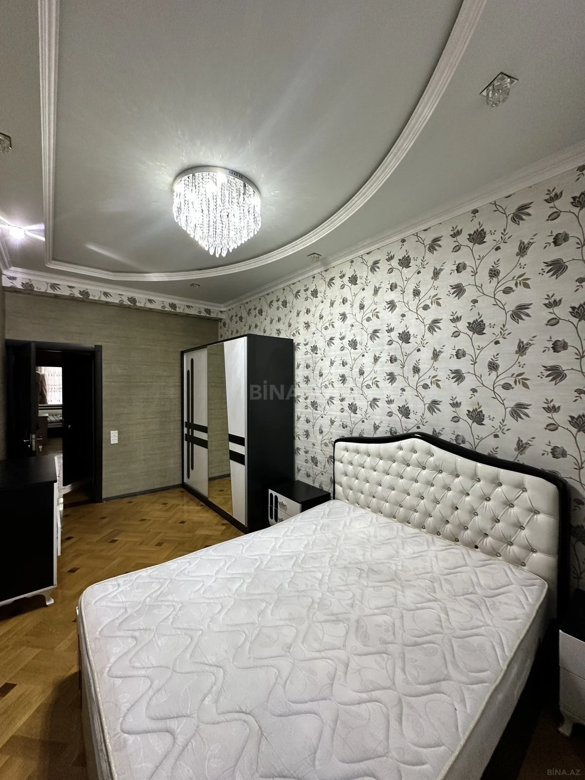 Kirayə verilir 3 otaqlı mənzil 118 m²