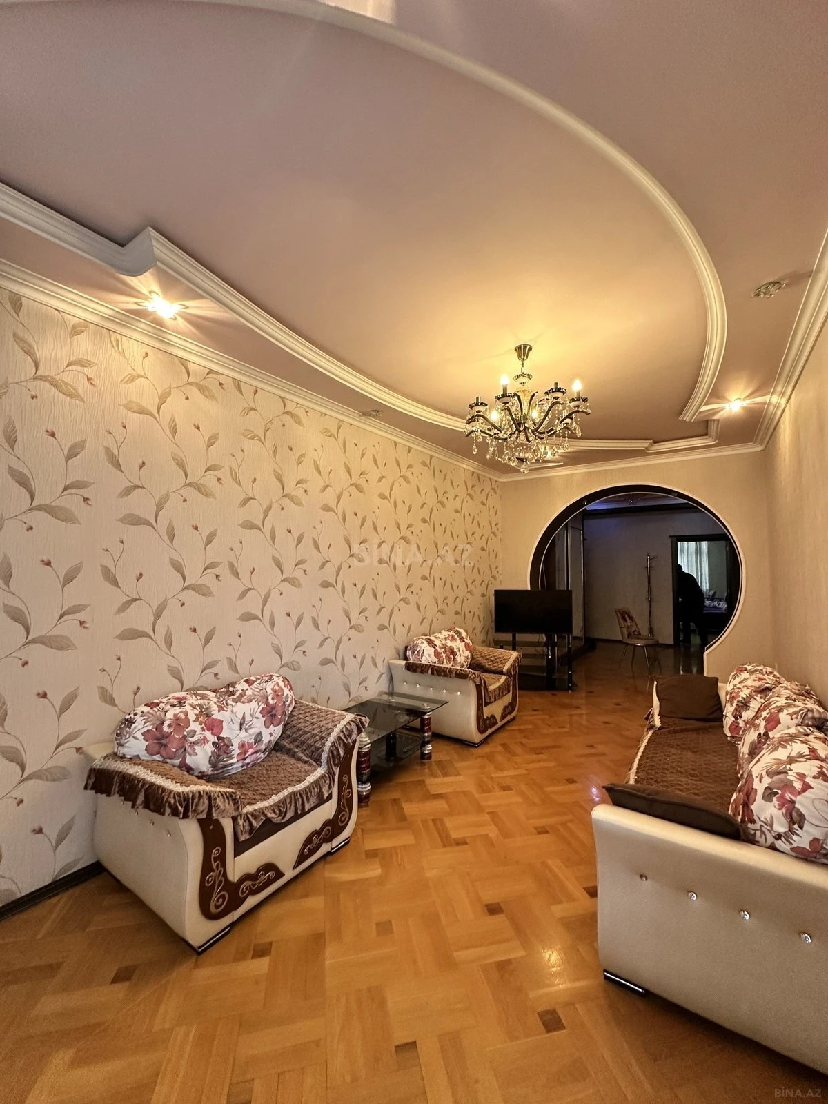 Kirayə verilir 3 otaqlı mənzil 118 m²