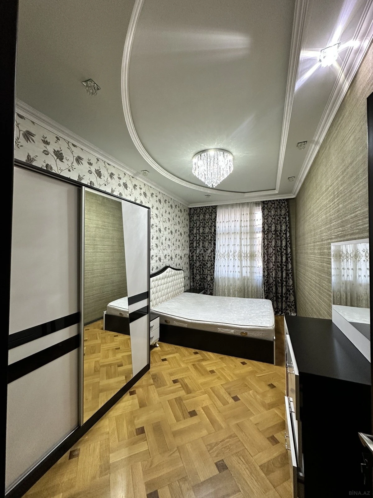 Kirayə verilir 3 otaqlı mənzil 118 m²