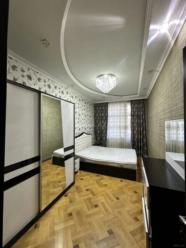 Kirayə verilir 3 otaqlı mənzil 118 m²