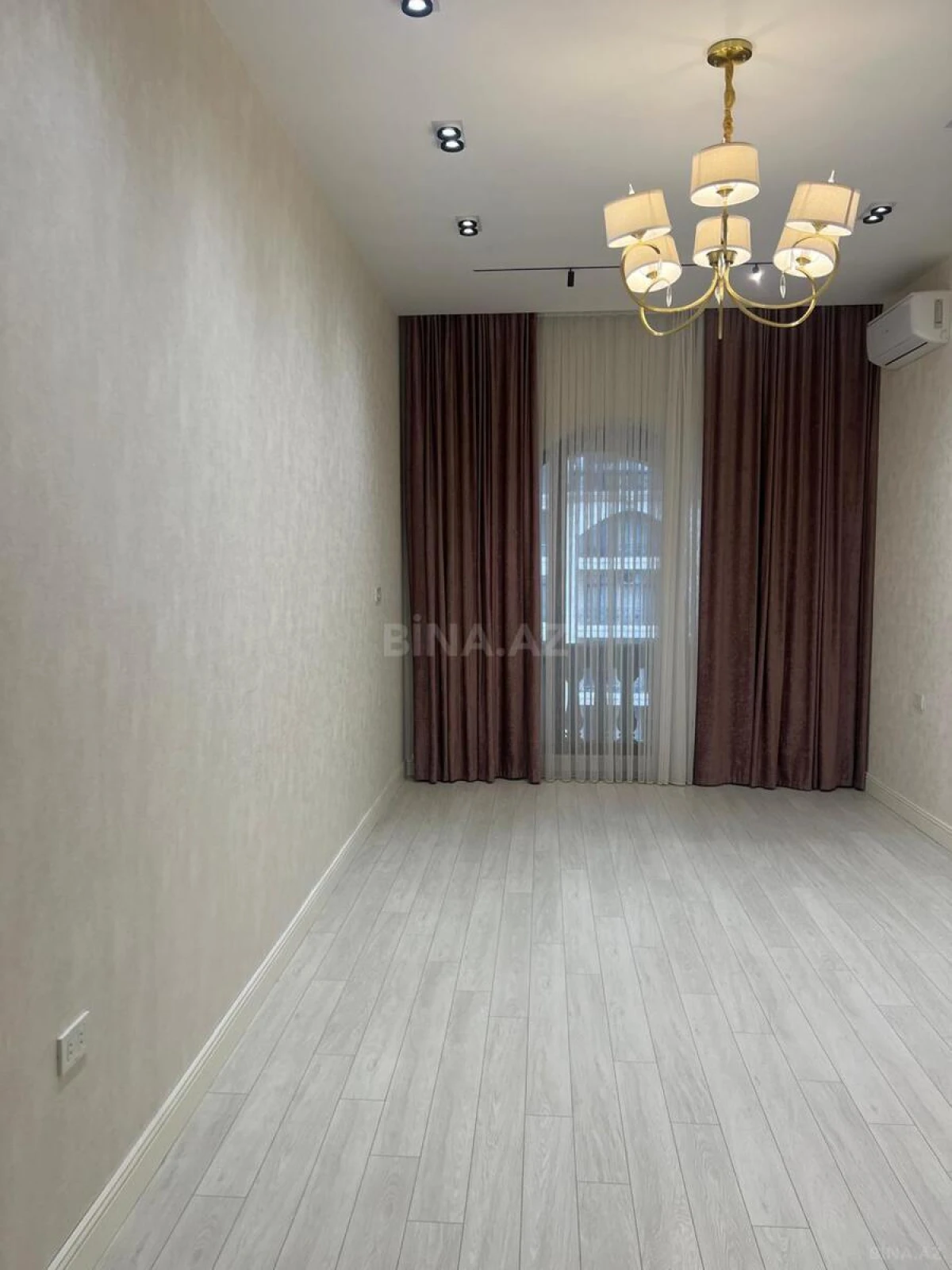 Satılır 2 otaqlı mənzil 107 m²