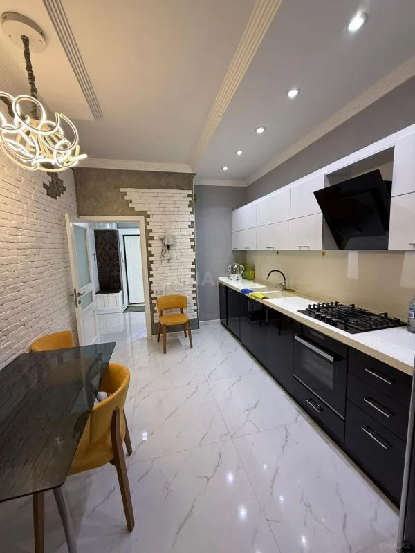 Kirayə verilir 2 otaqlı mənzil 80 m²