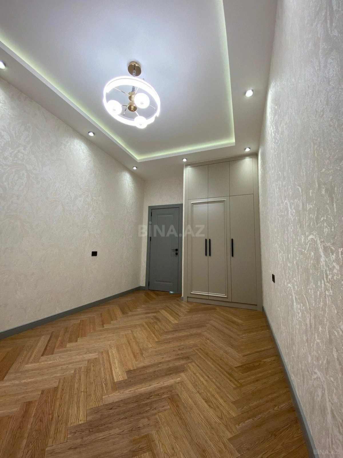 Satılır 2 otaqlı mənzil 68 m²