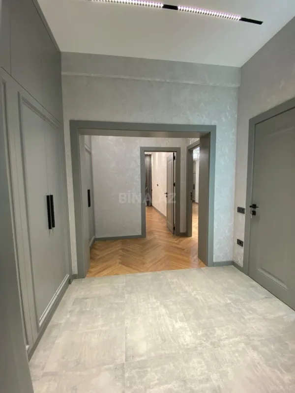 Satılır 2 otaqlı mənzil 68 m²