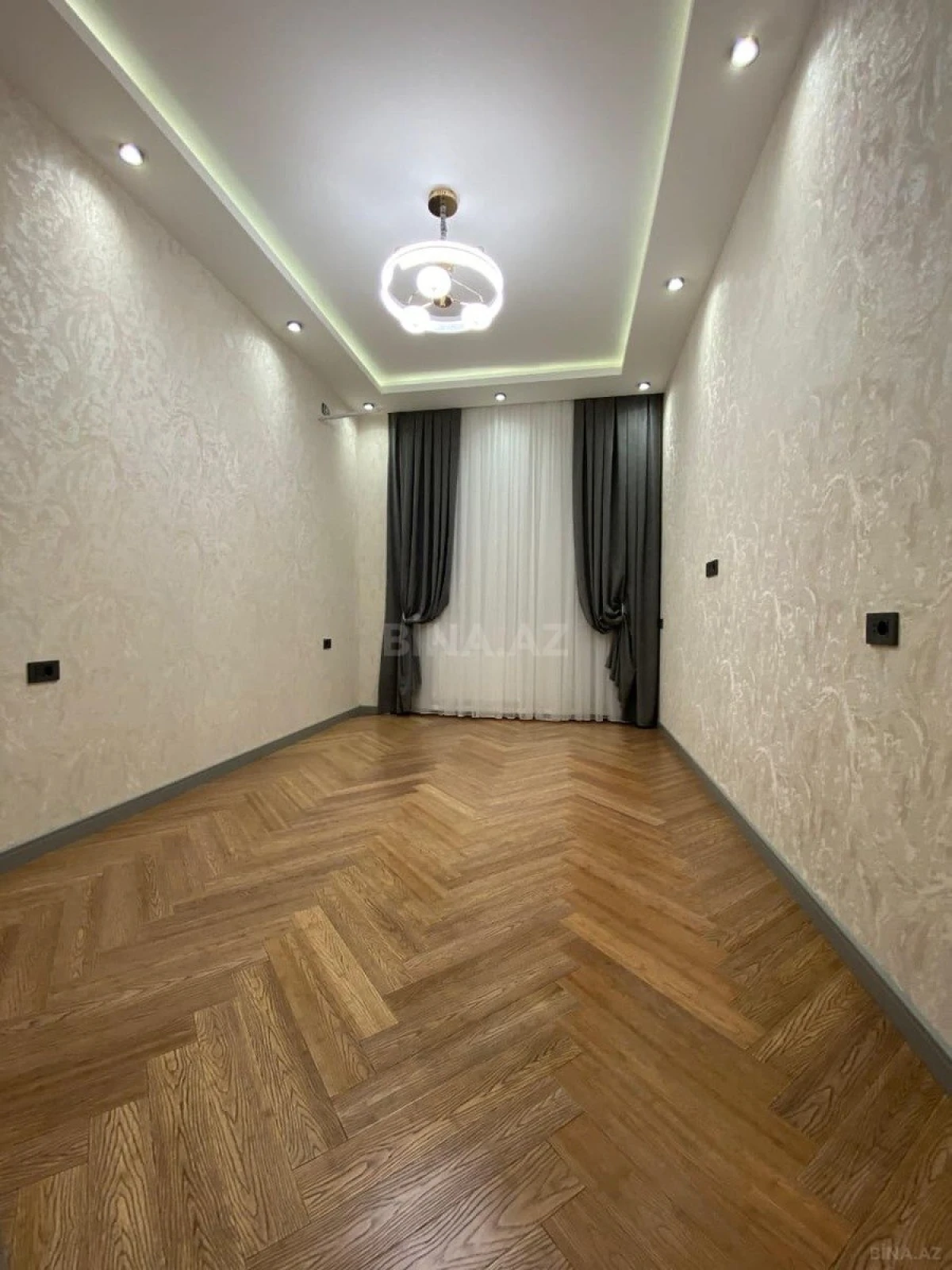 Satılır 2 otaqlı mənzil 68 m²