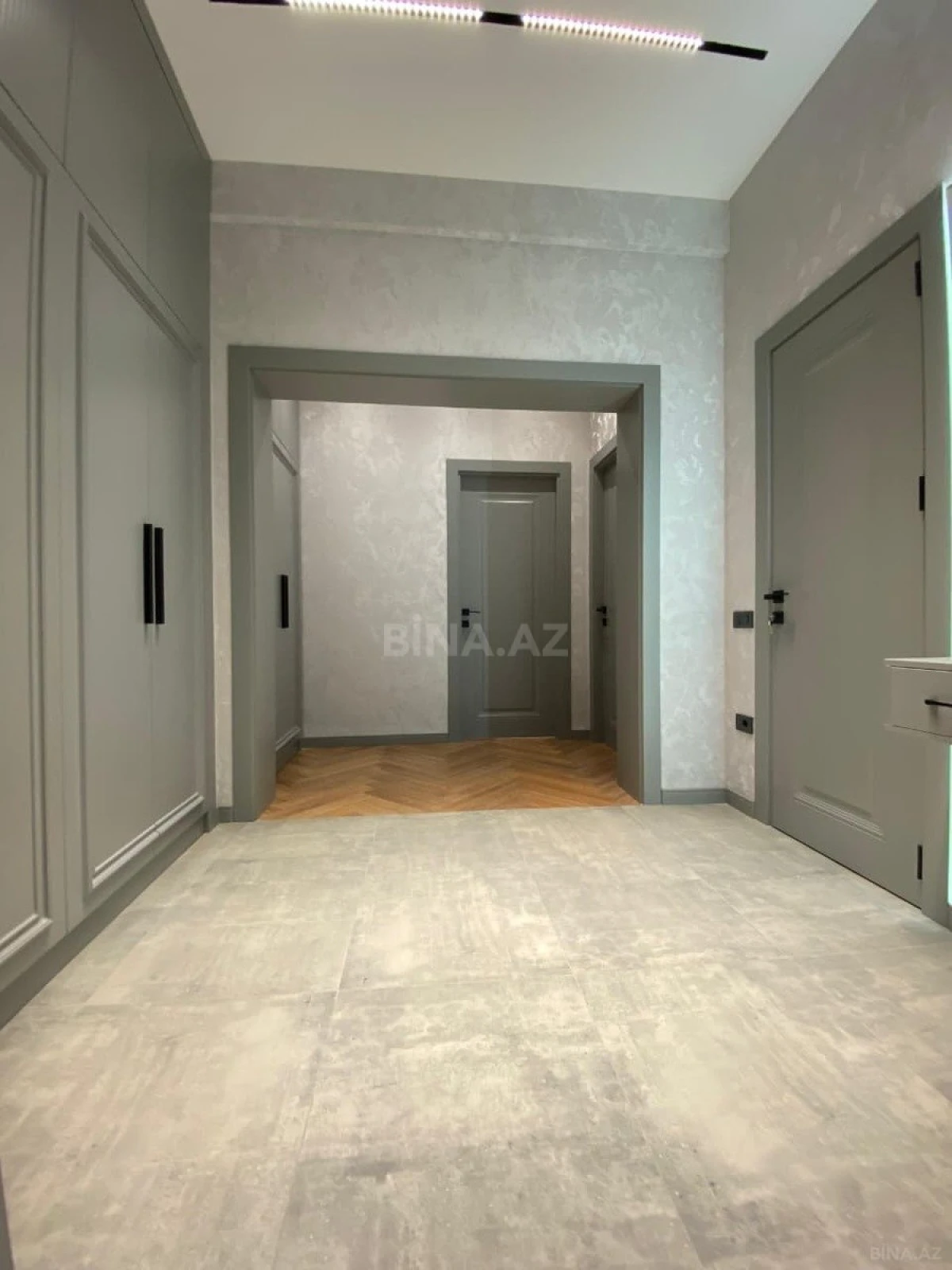 Satılır 2 otaqlı mənzil 68 m²