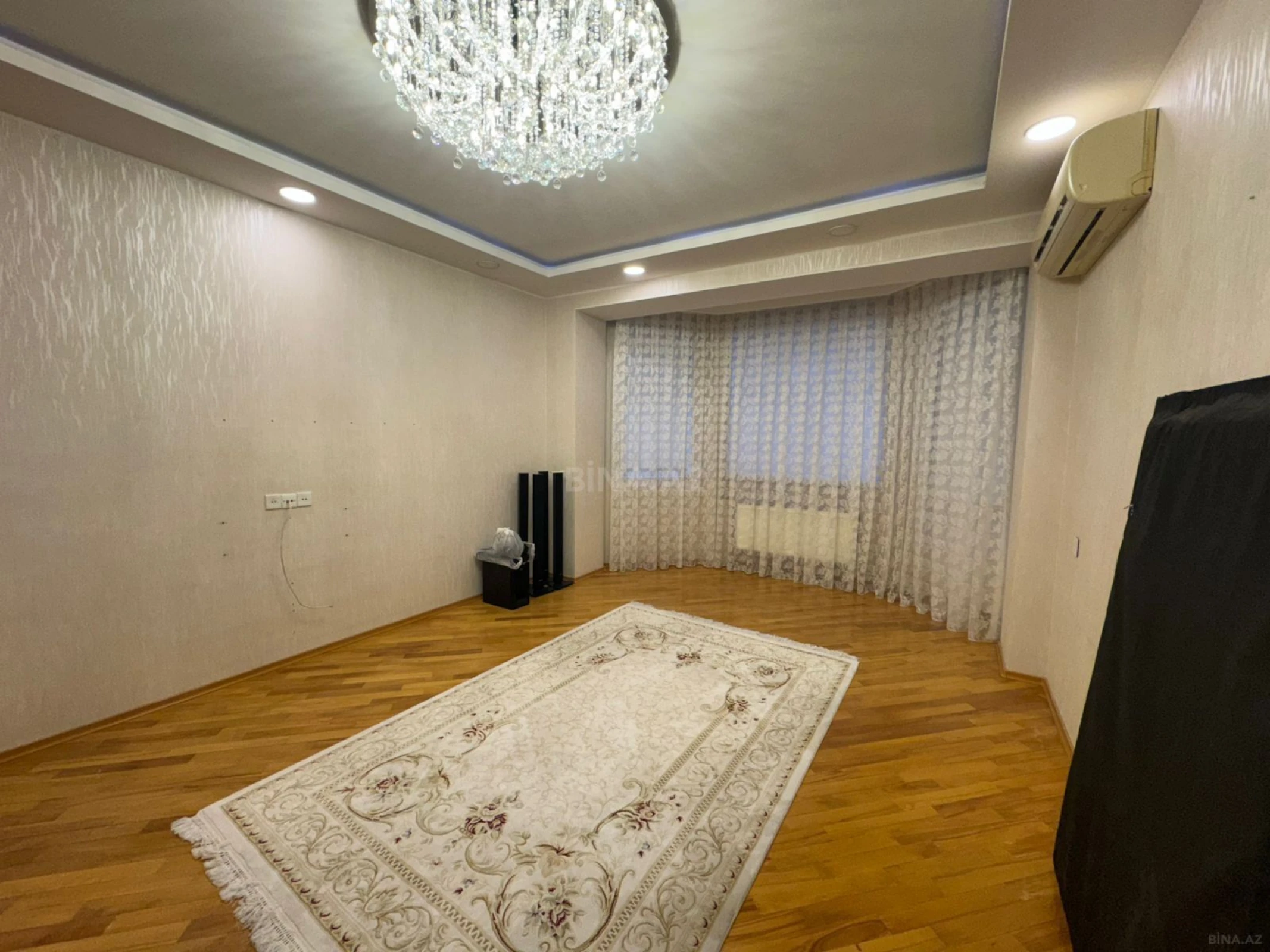 Satılır 3 otaqlı mənzil 110 m²