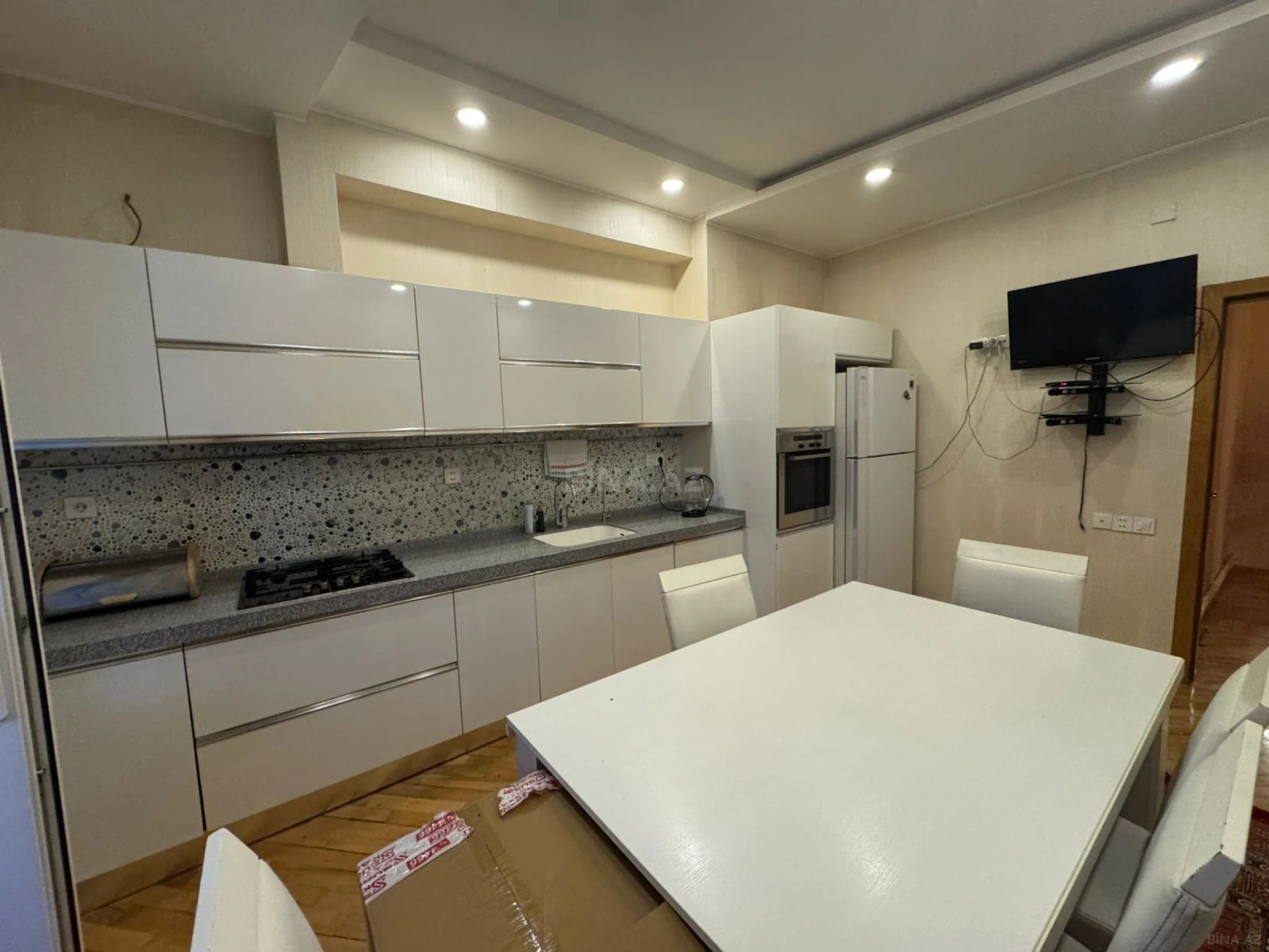 Satılır 3 otaqlı mənzil 110 m²