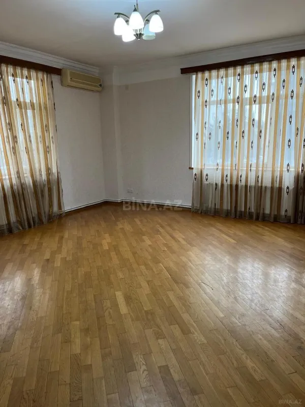 Satılır 3 otaqlı mənzil 128 m²