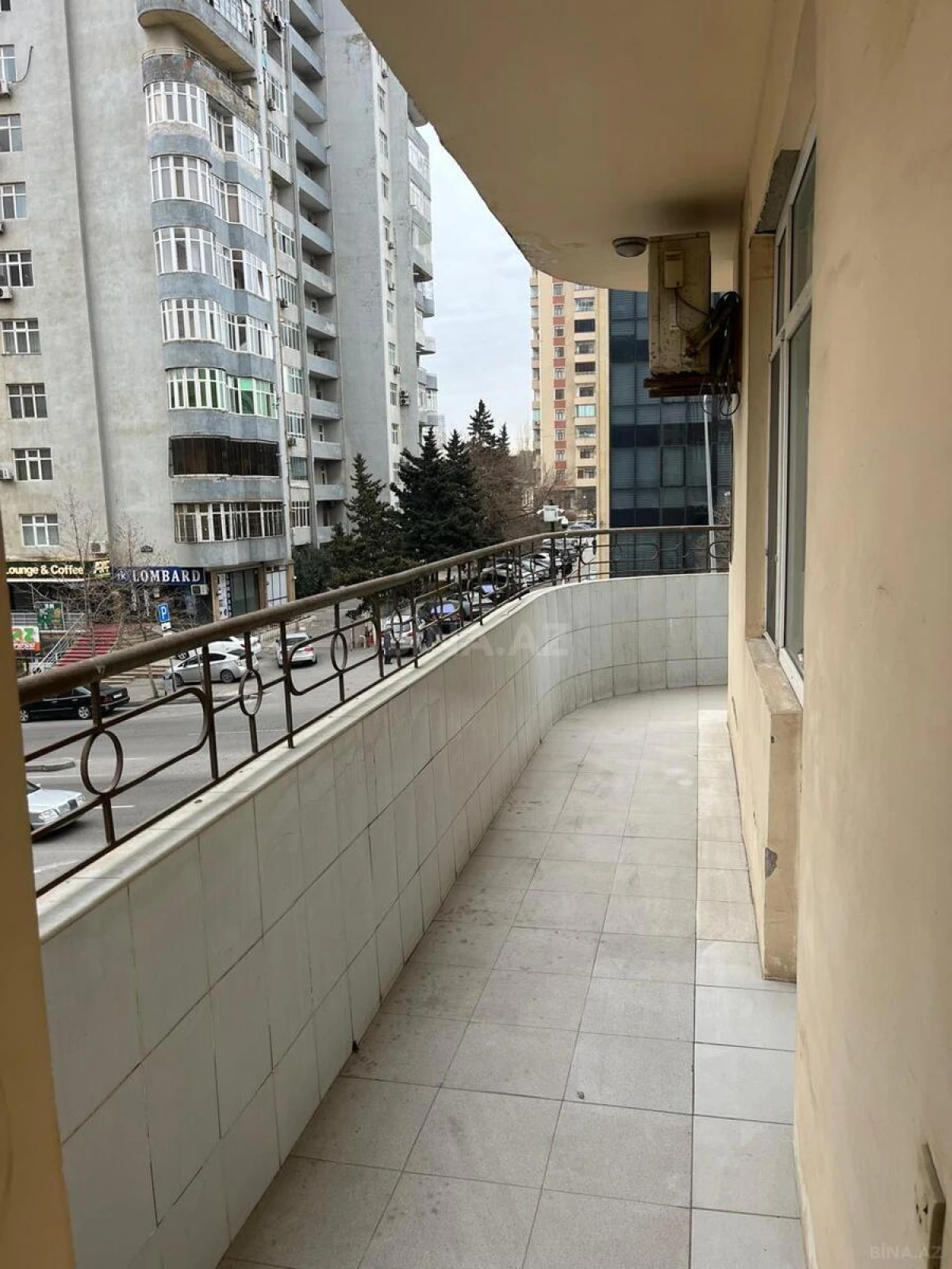 Satılır 3 otaqlı mənzil 128 m²