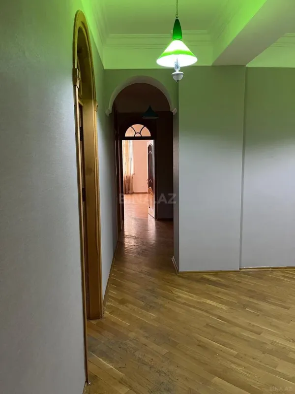 Satılır 3 otaqlı mənzil 128 m²
