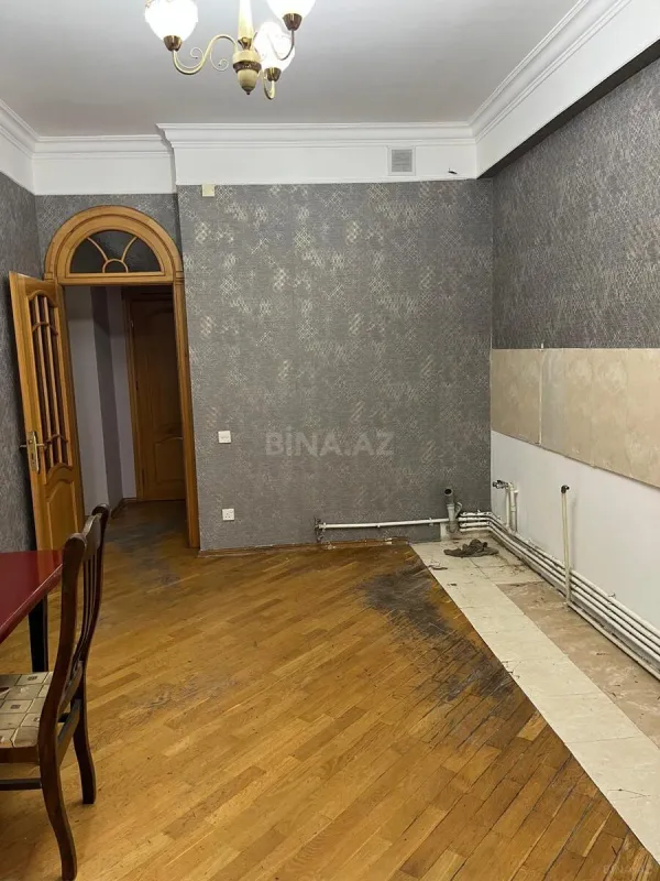 Satılır 3 otaqlı mənzil 128 m²