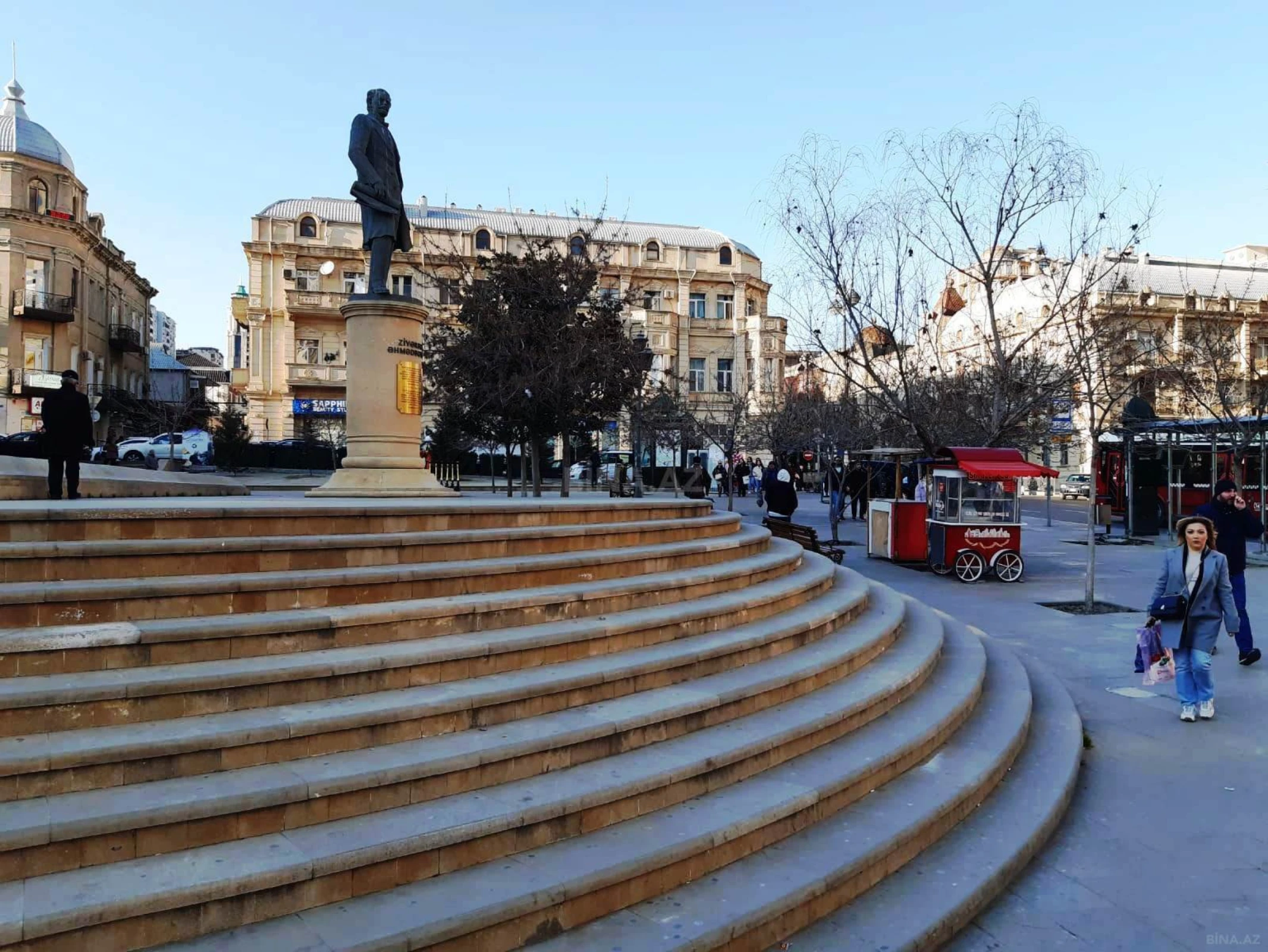 Satılır 3 otaqlı mənzil 71.7 m²