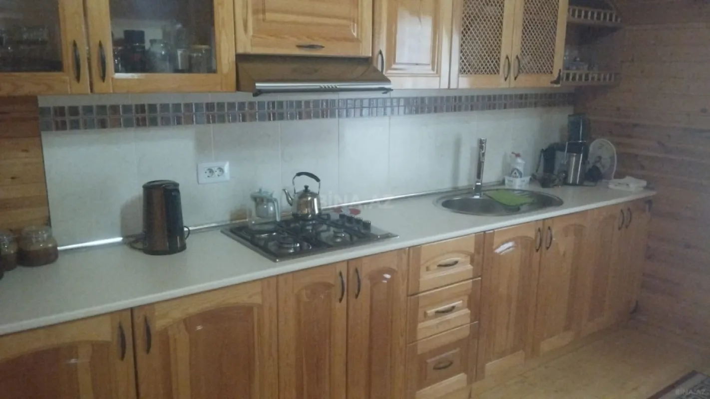 Kirayə verilir 6 otaqlı həyət evi 200 m²