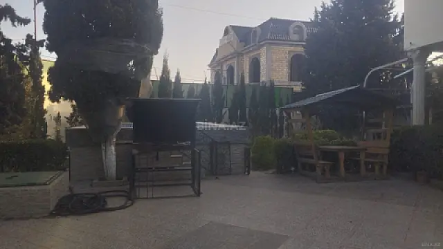 Kirayə verilir 6 otaqlı həyət evi 200 m²