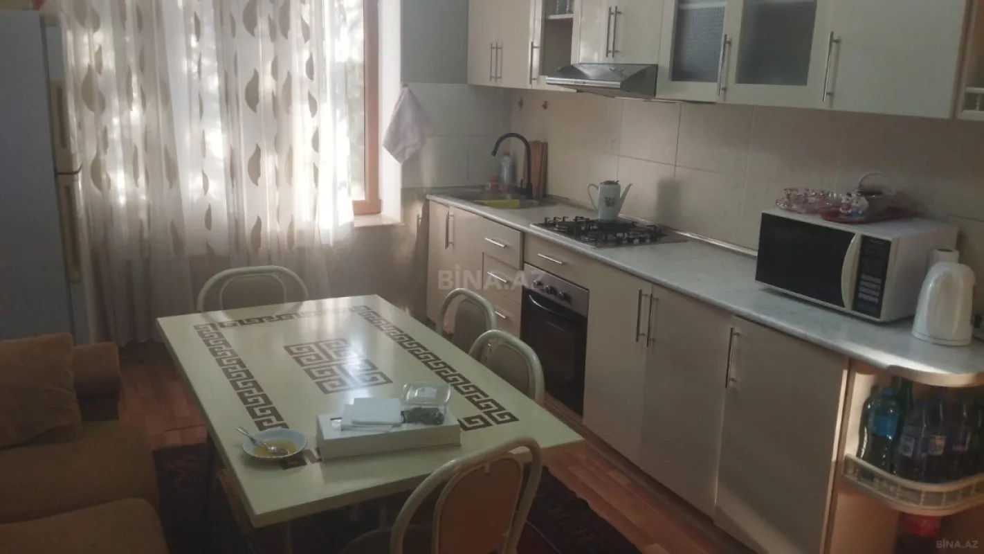 Kirayə verilir 6 otaqlı həyət evi 200 m²