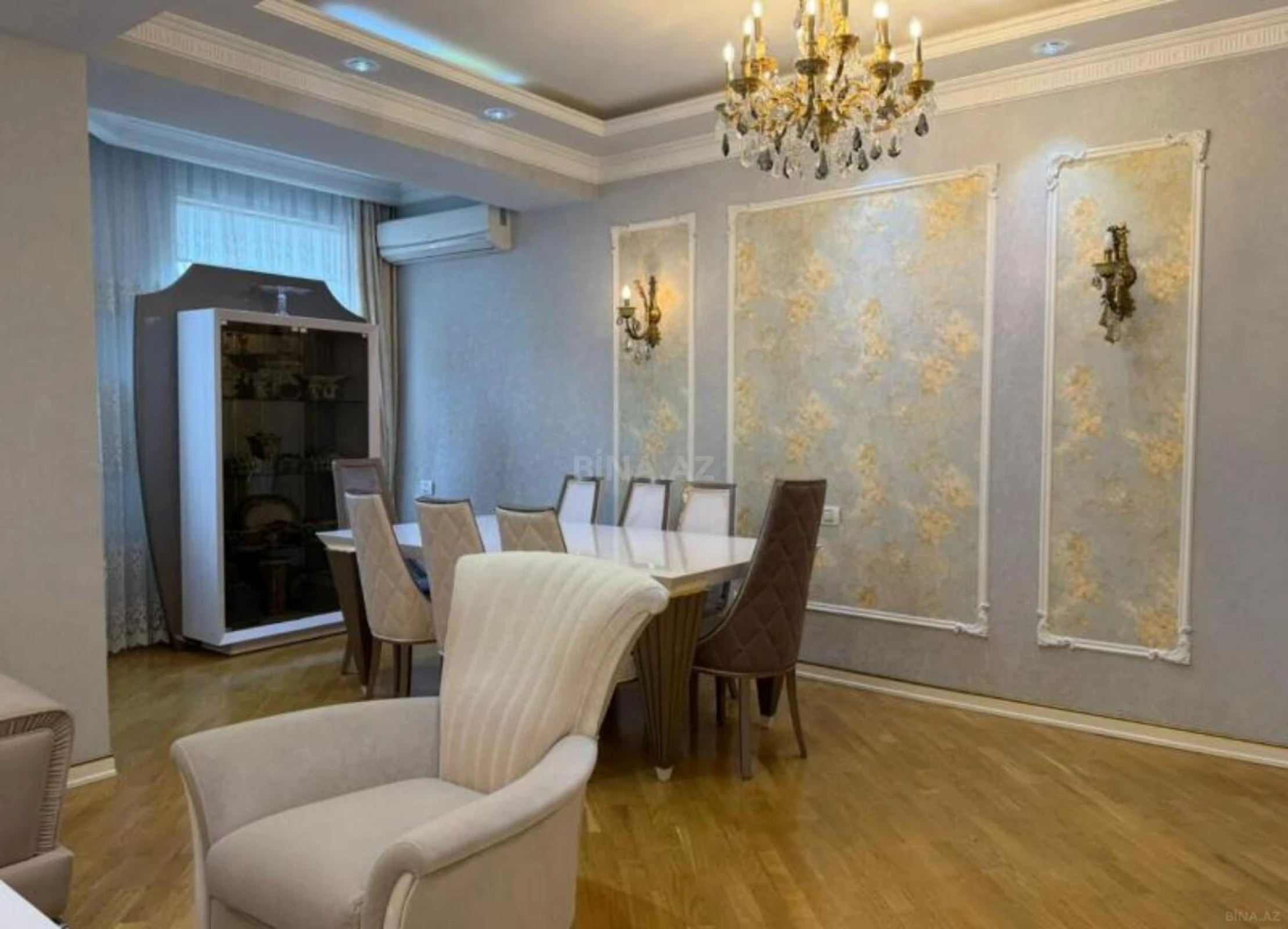 Satılır 3 otaqlı mənzil 154 m²