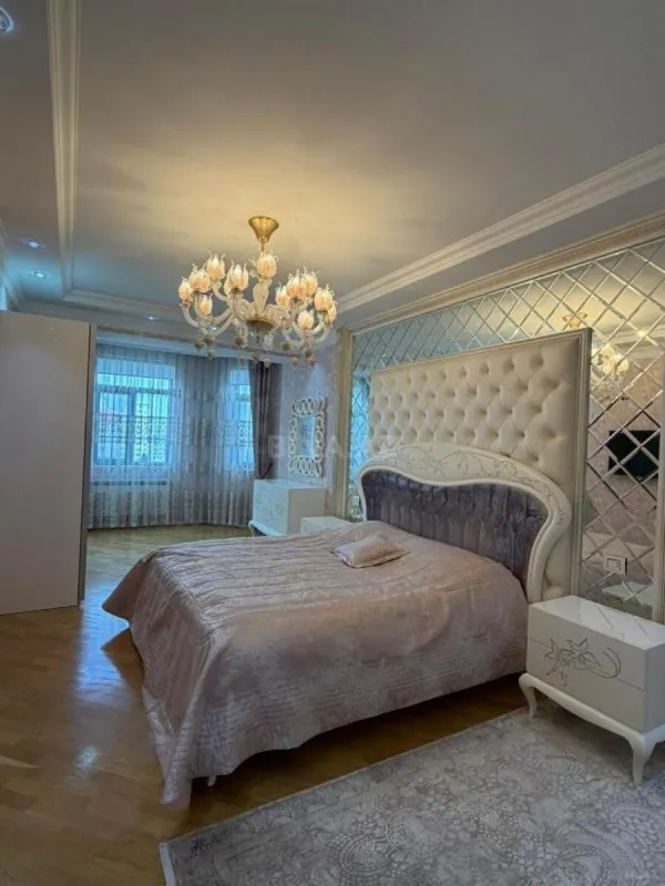 Satılır 3 otaqlı mənzil 154 m²