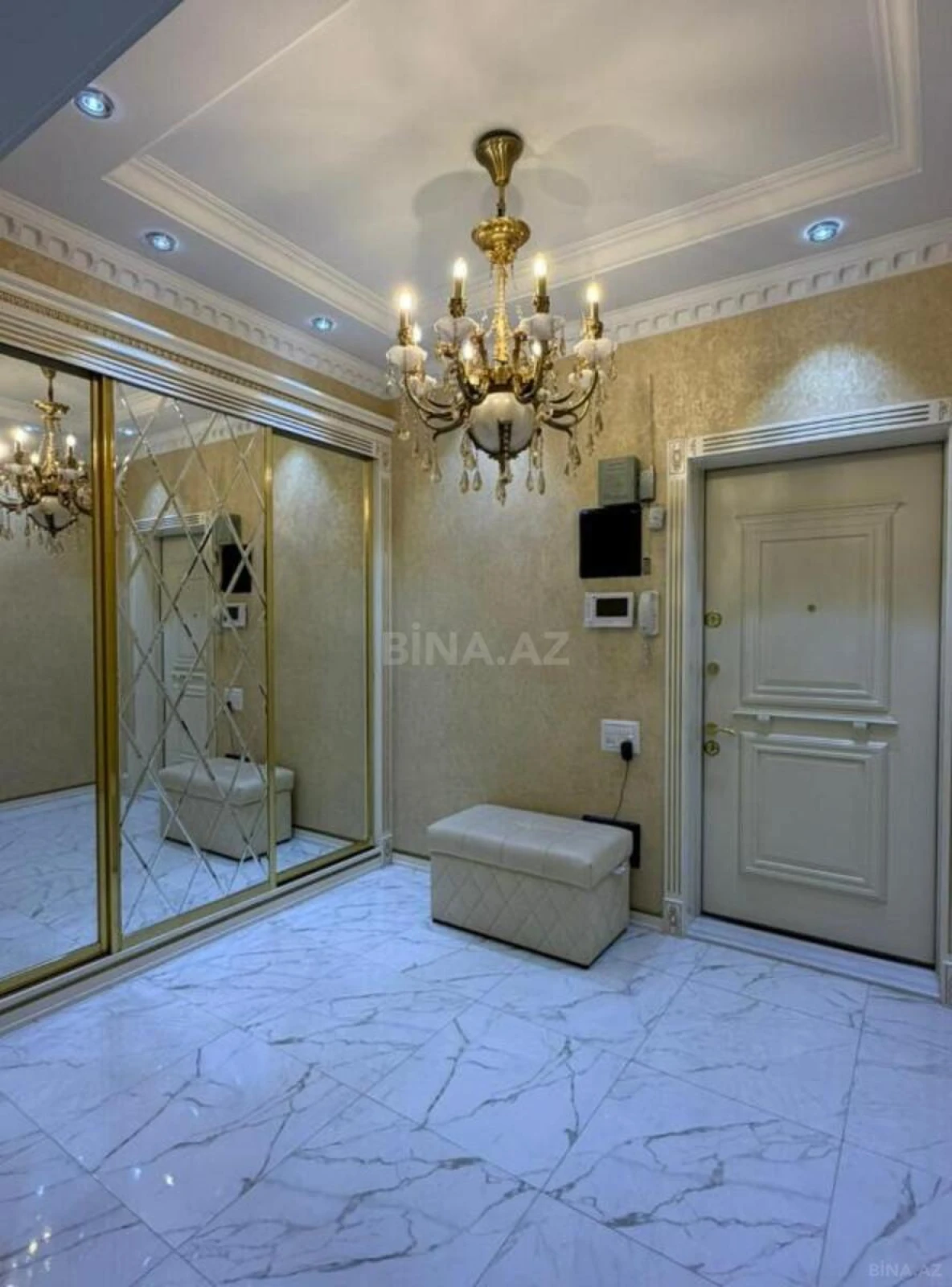 Satılır 3 otaqlı mənzil 154 m²