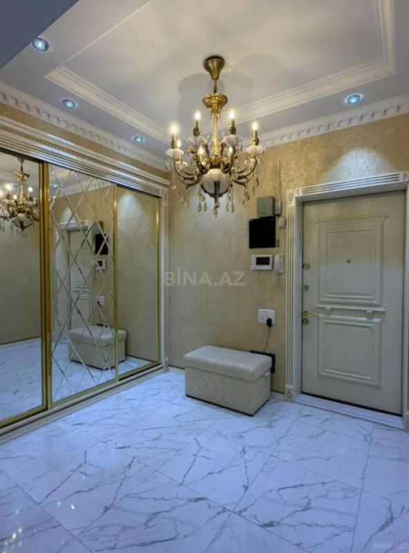 Satılır 3 otaqlı mənzil 154 m²