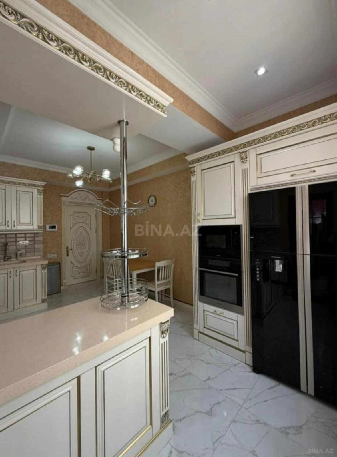 Satılır 3 otaqlı mənzil 154 m²