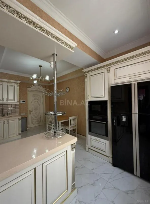 Satılır 3 otaqlı mənzil 154 m²