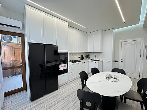 Satılır 3 otaqlı mənzil 110 m²