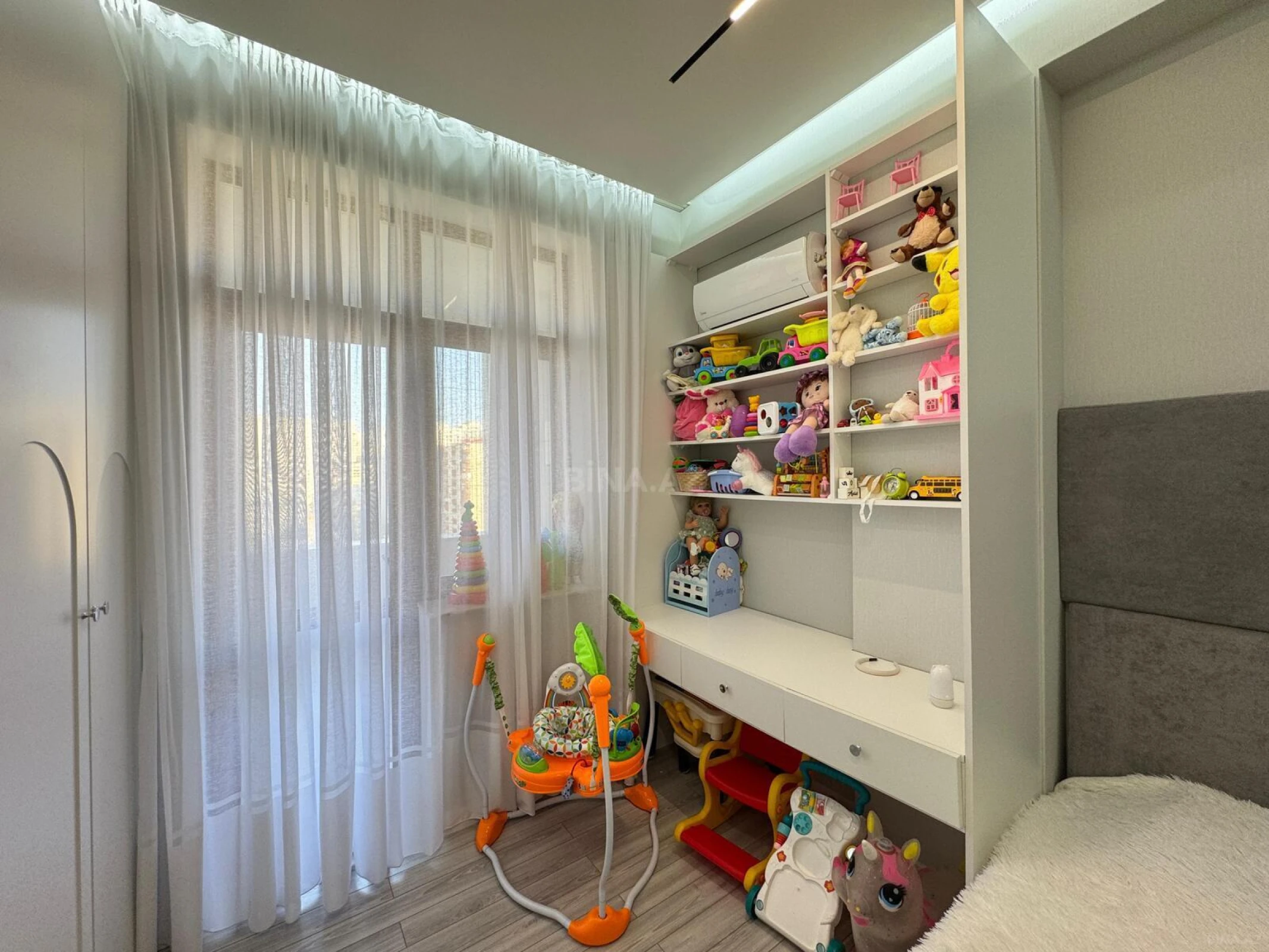 Satılır 3 otaqlı mənzil 110 m²