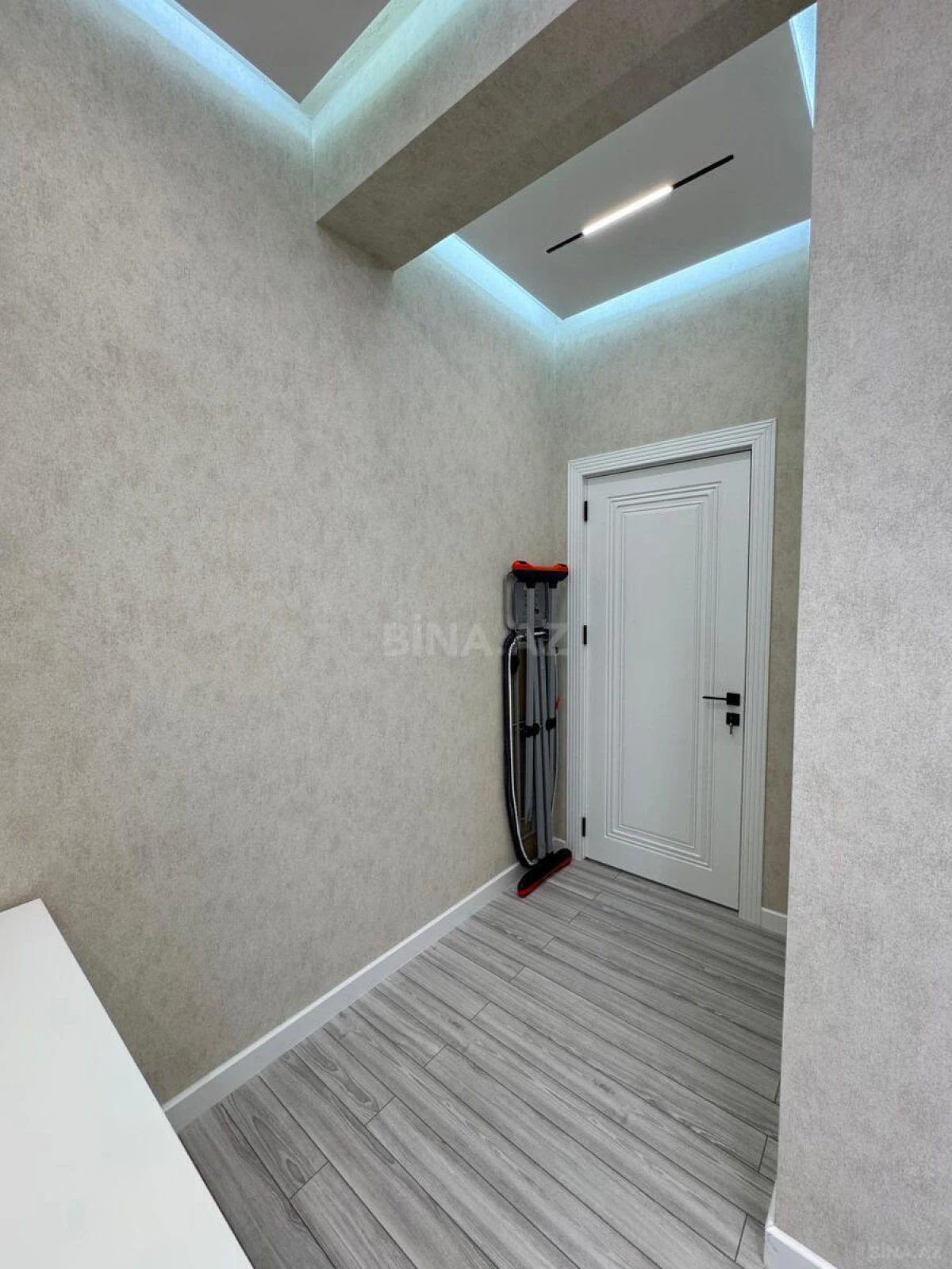 Satılır 3 otaqlı mənzil 110 m²