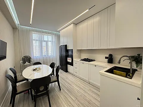 Satılır 3 otaqlı mənzil 110 m²