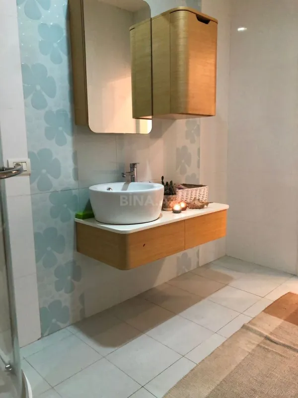 Satılır 6 otaqlı mənzil 433 m²