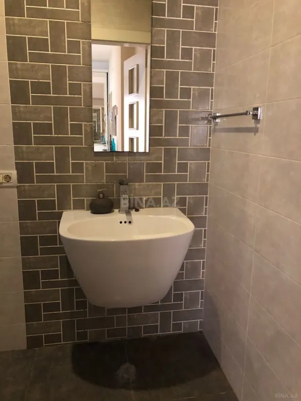 Satılır 6 otaqlı mənzil 433 m²