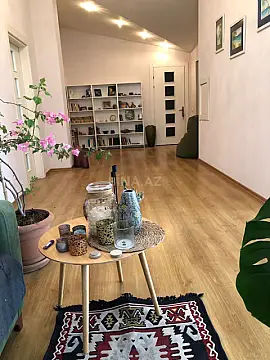 Satılır 6 otaqlı mənzil 433 m²