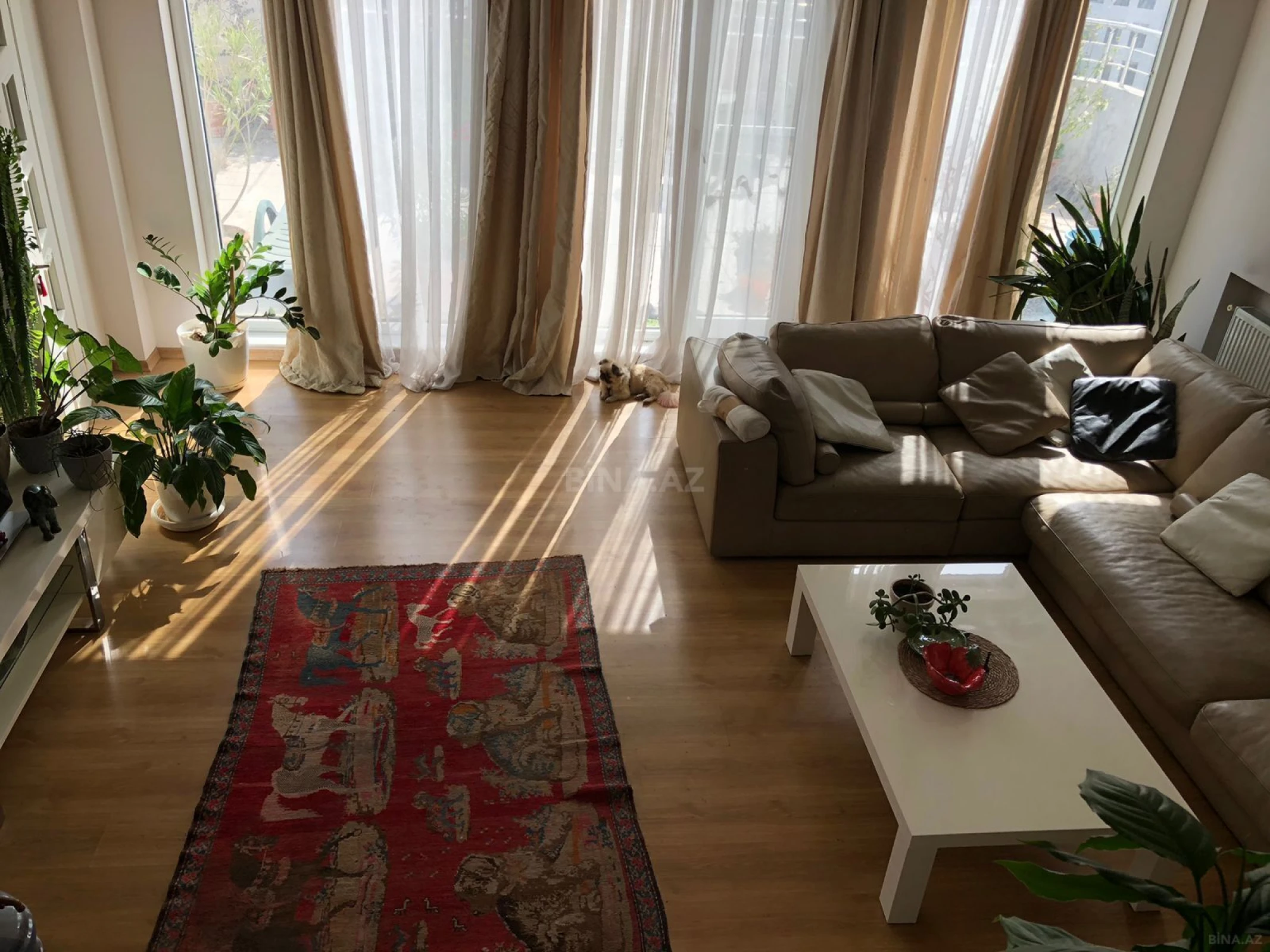 Satılır 6 otaqlı mənzil 433 m²
